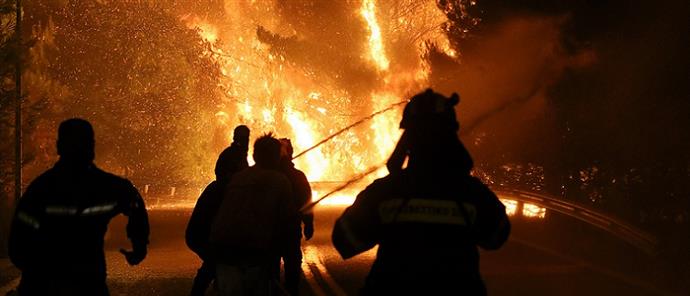 Î‘Ï€Î¿Ï„Î­Î»ÎµÏƒÎ¼Î± ÎµÎ¹ÎºÏŒÎ½Î±Ï‚ Î³Î¹Î± Î•ÎºÏ„ÏŒÏ‚ ÎµÎ»Î­Î³Ï‡Î¿Ï… Î· Î¼Î¹Î± Ï€Ï…ÏÎºÎ±Î³Î¹Î¬ ÏƒÏ„Î·Î½ Î—Î»ÎµÎ¯Î±- ÎŸÎ»Î¿Î½ÏÏ‡Ï„Î¹Î± Î¼Î¬Ï‡Î· Î¼Îµ Ï„Î¹Ï‚ Ï†Î»ÏŒÎ³ÎµÏ‚ Î±Ï€ÏŒ Ï„Î¿Ï…Ï‚ Ï€Ï…ÏÎ¿ÏƒÎ²Î­ÏƒÏ„ÎµÏ‚